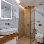 Duka's Boutique 4*