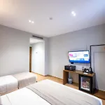 Duka's Boutique מלון 4*