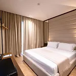 Duka's Boutique מלון 4*