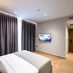 Duka's Boutique מלון 4*