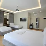 Duka's Boutique 4*
